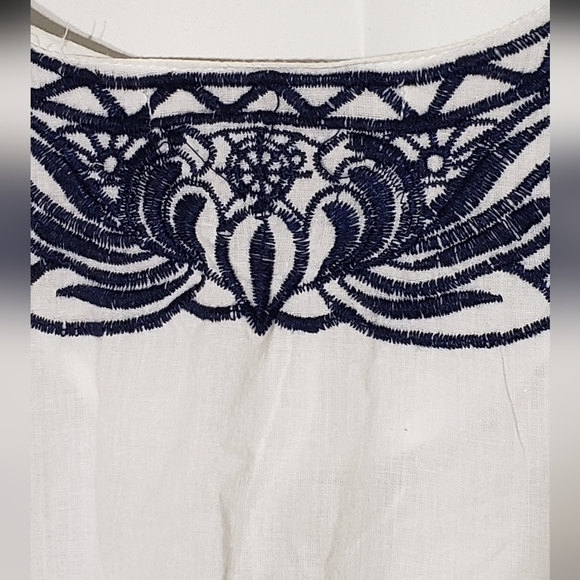 Boho tunic blouse, w/blue embroidered accents. NWT - Picture 6 of 10